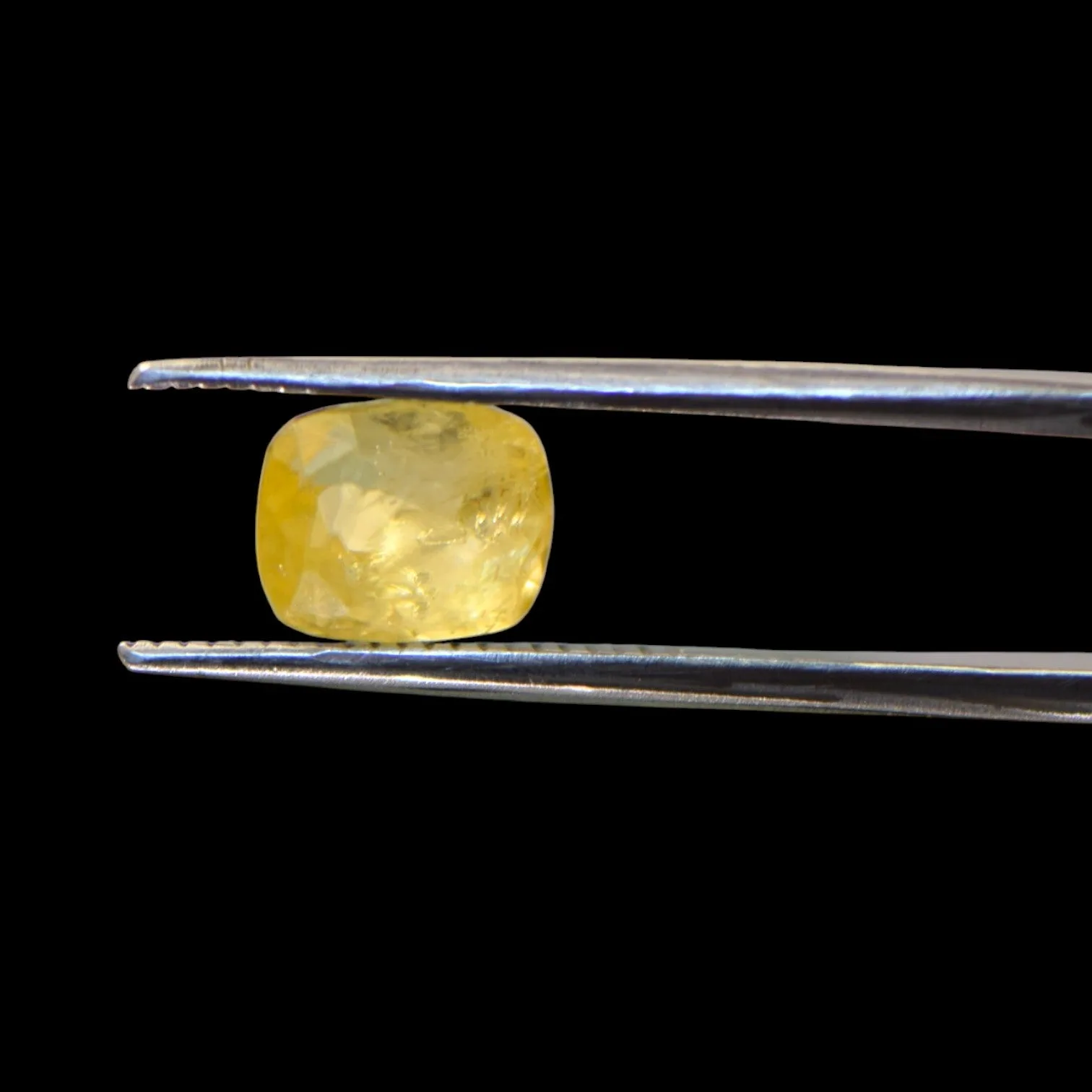 Yellow Sapphire - 3.93 Carat