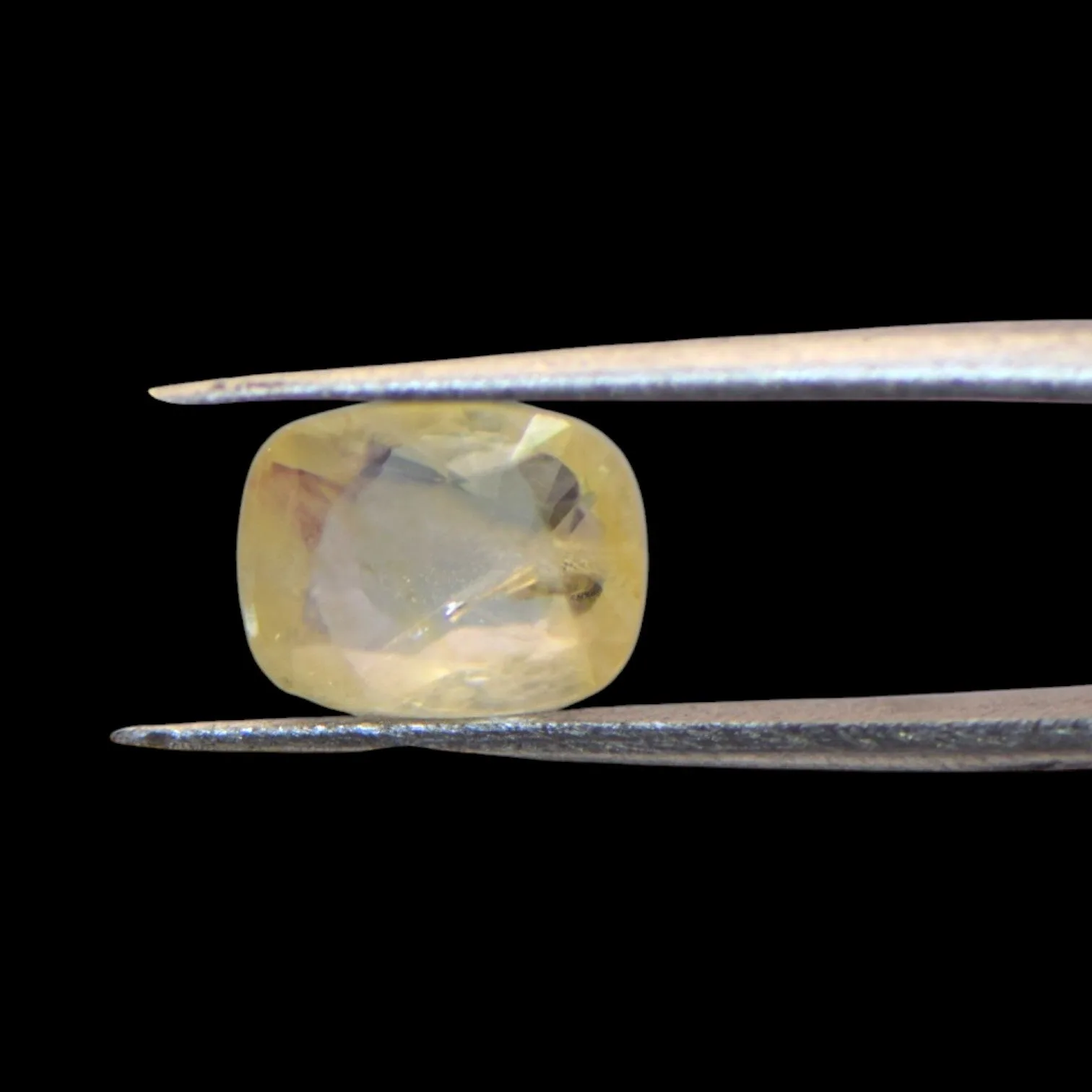 Yellow Sapphire - 4.09 Carat
