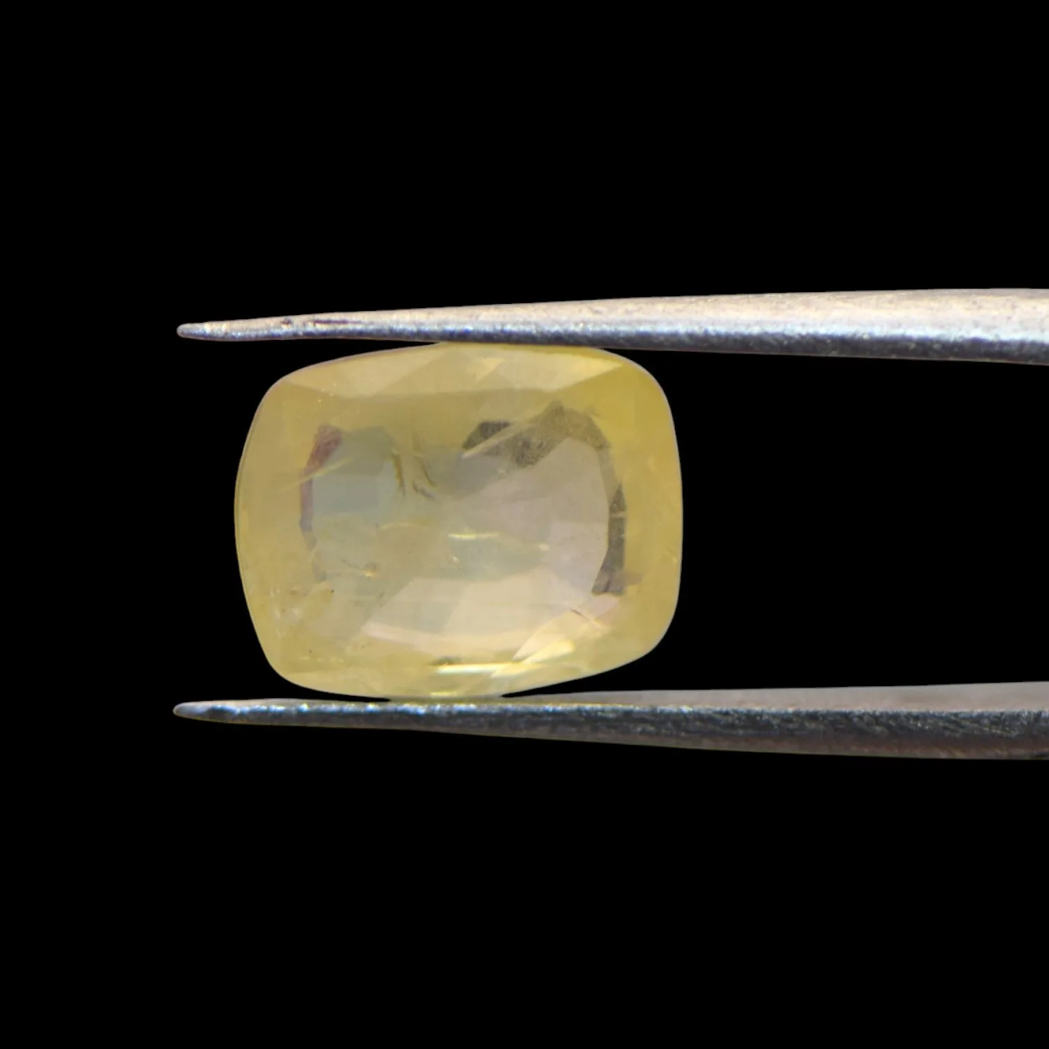Yellow Sapphire - 5.83 Carat