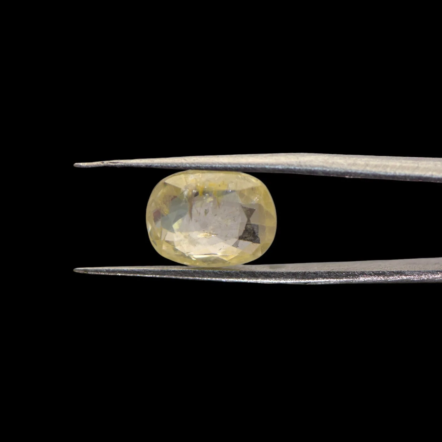 Yellow Sapphire - 6.6 Carat
