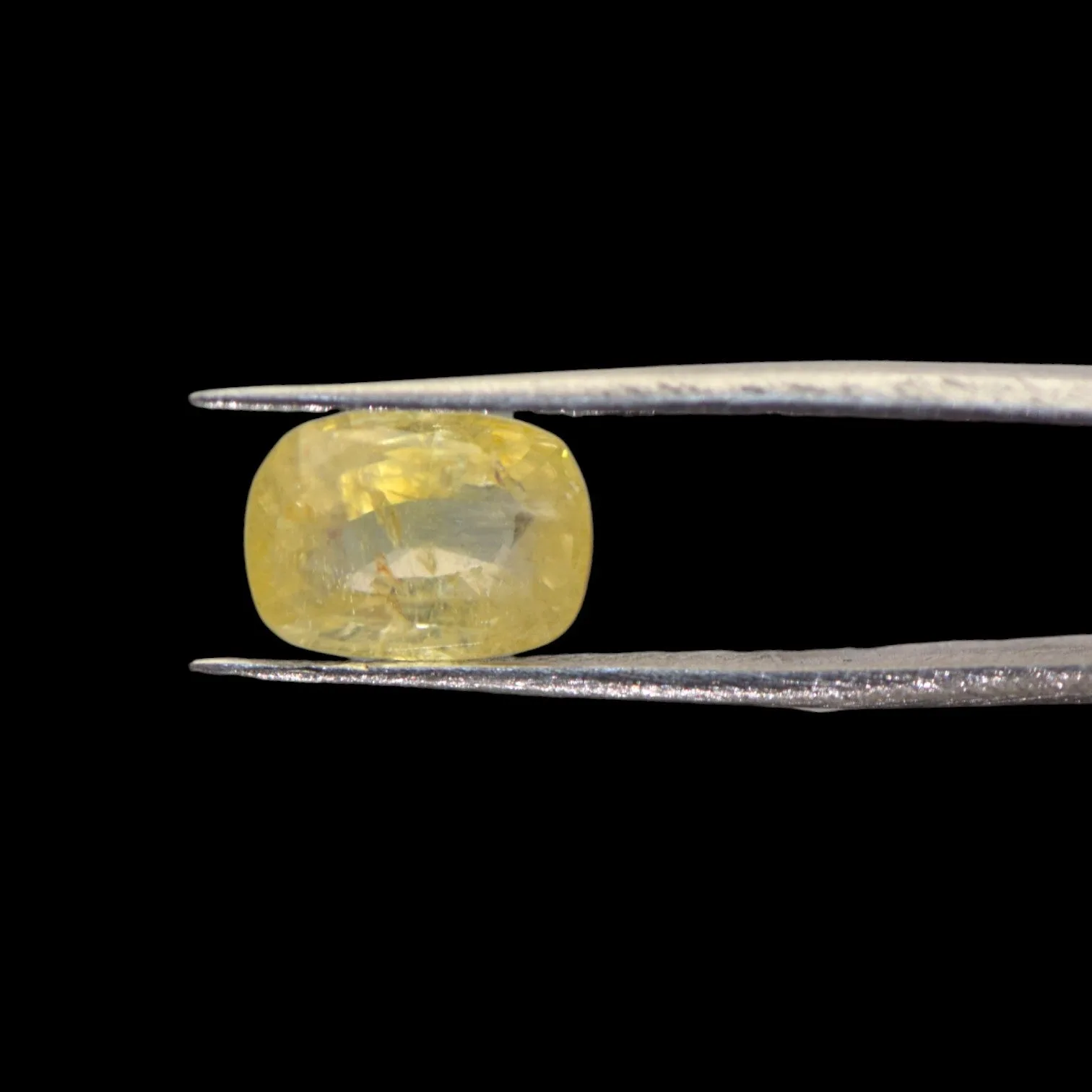 Yellow Sapphire - 5.86 Carat