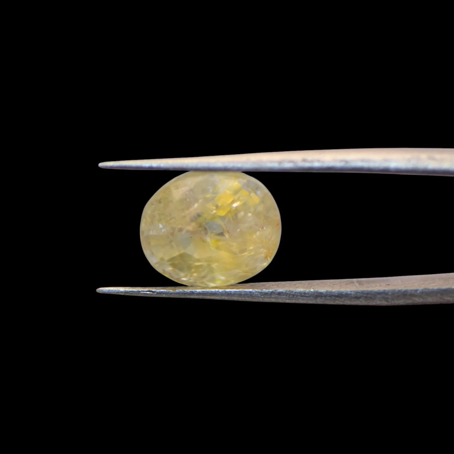 Yellow Sapphire - 5.89 Carat
