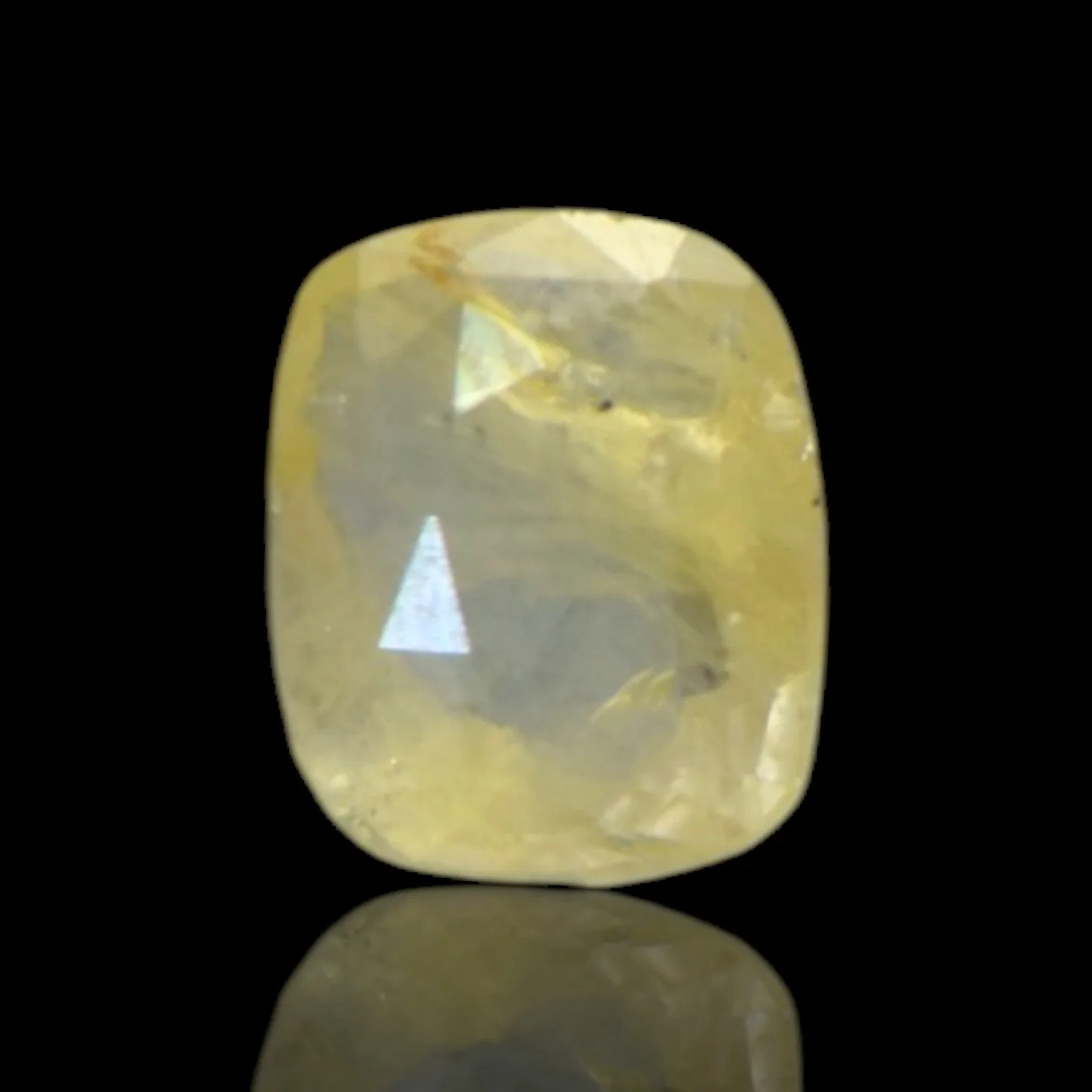 Yellow Sapphire - 4.56 Carat