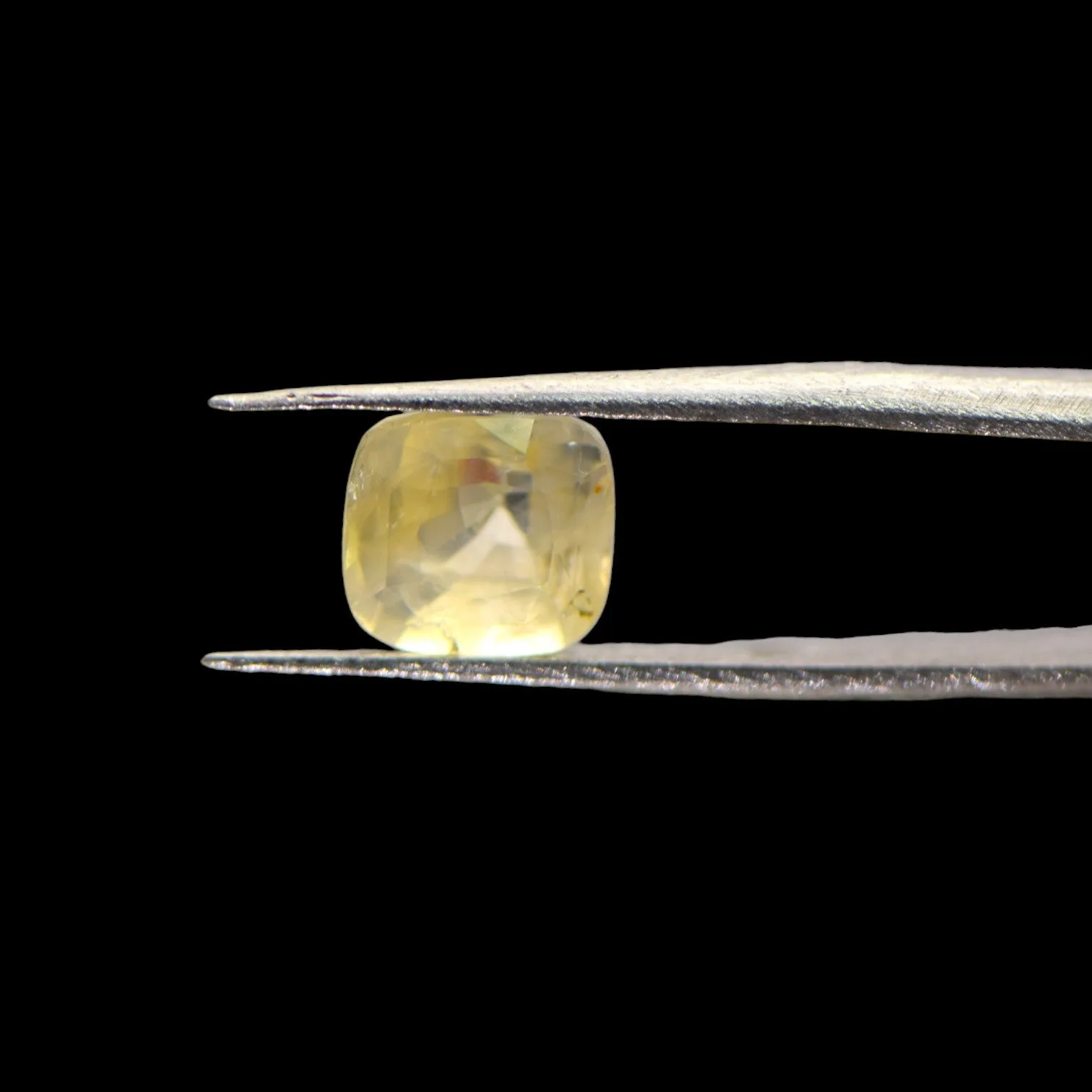 Yellow Sapphire - 4.82 Carat