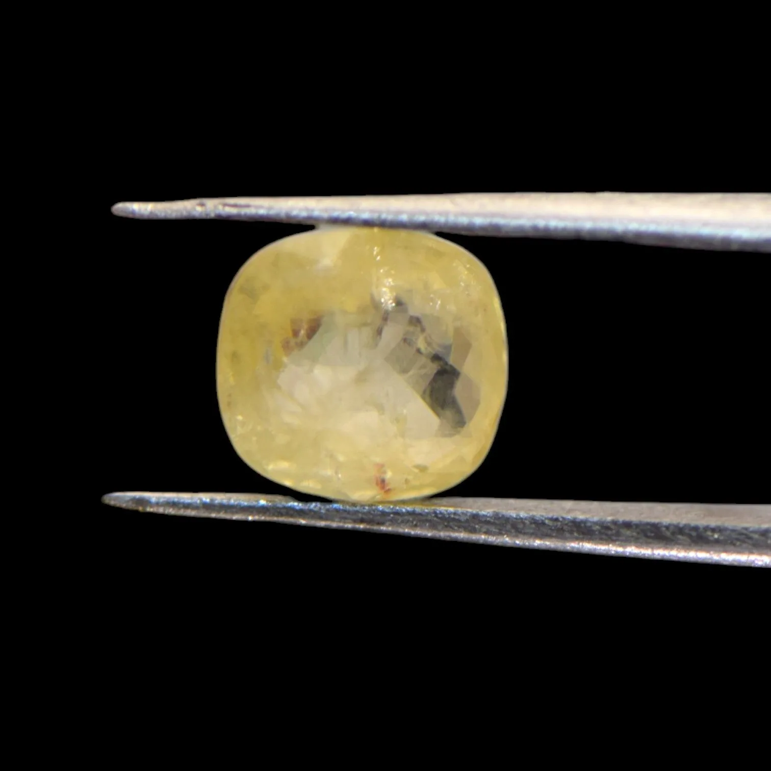 Yellow Sapphire - 3.85 Carat