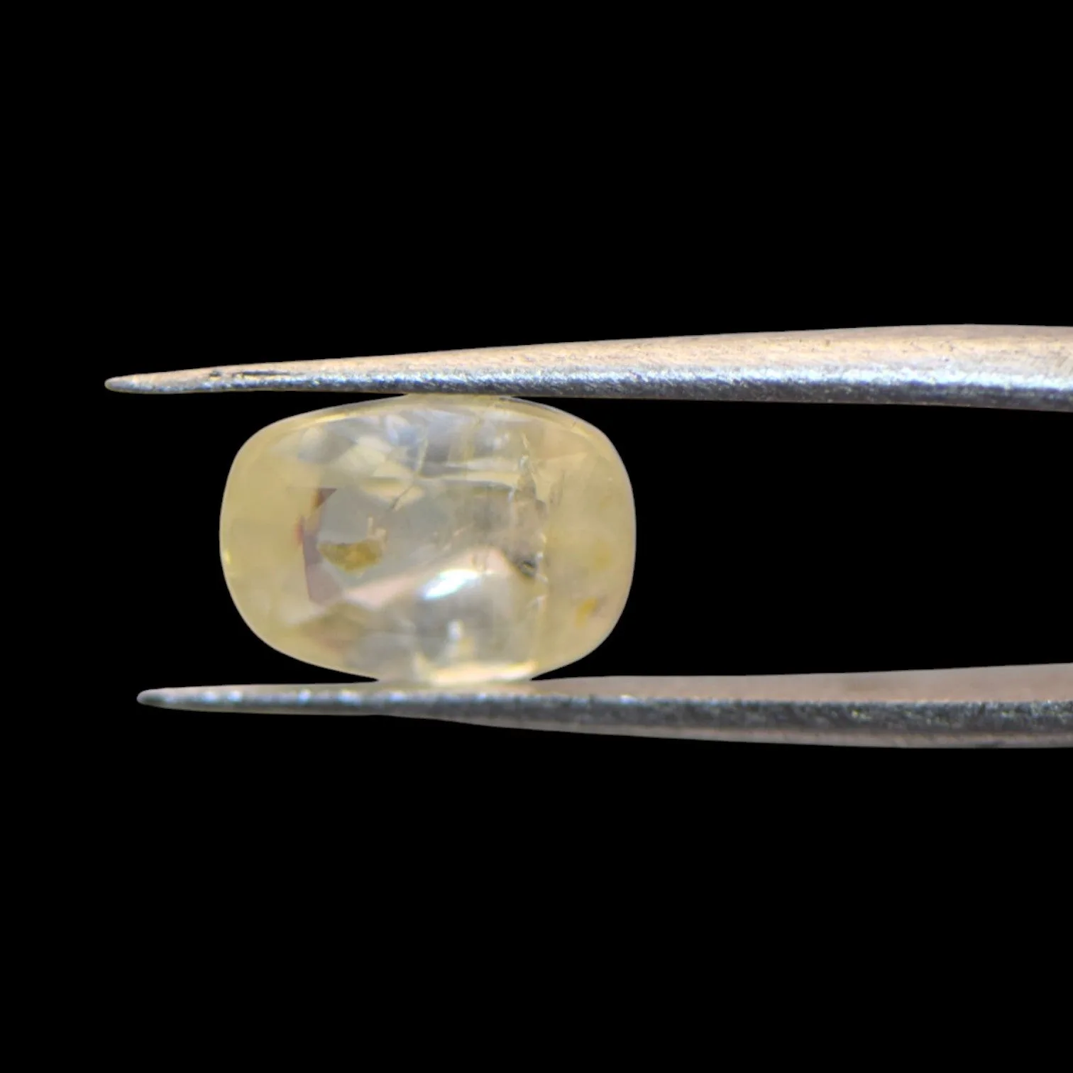 Yellow Sapphire - 4.15 Carat
