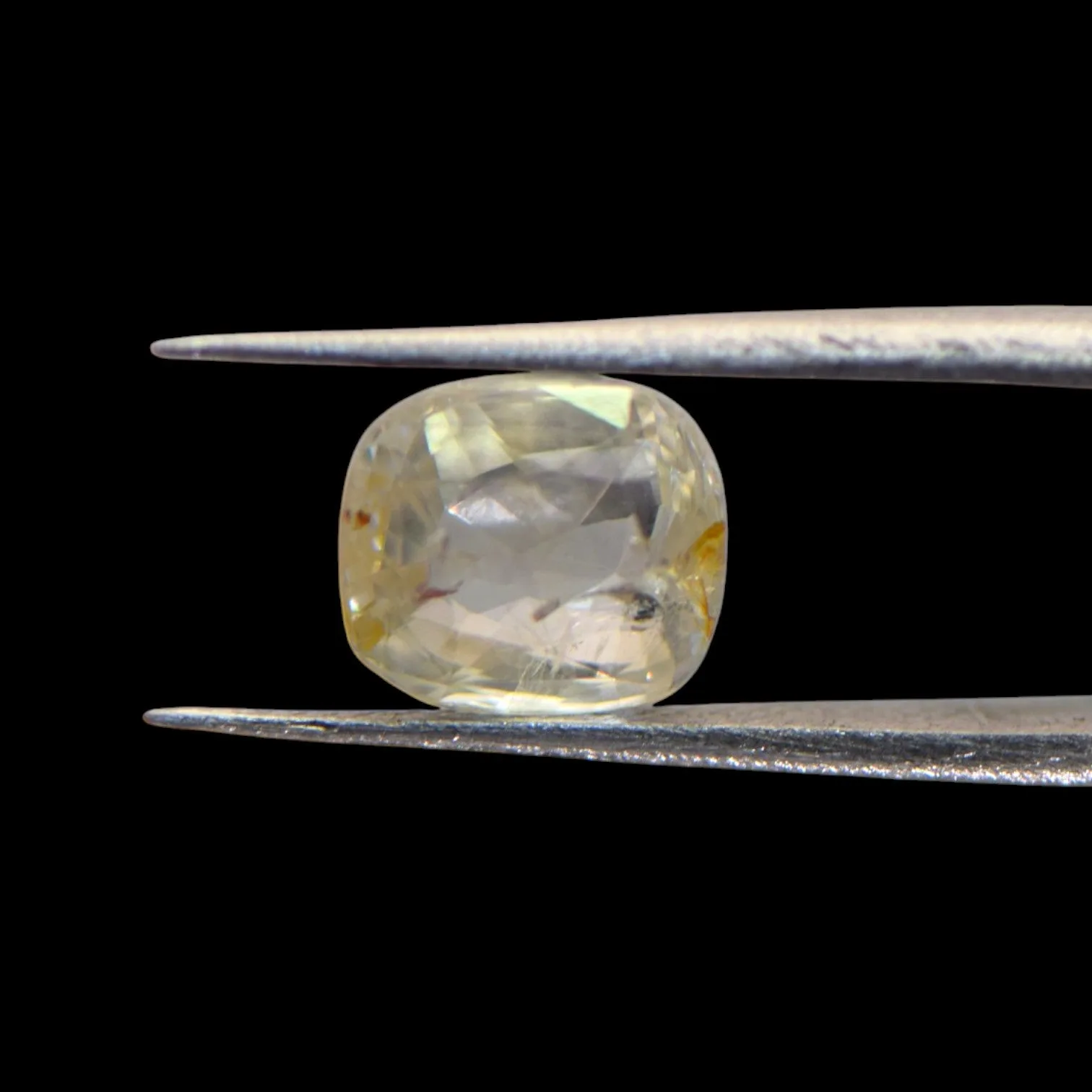 Yellow Sapphire - 4.08 Carat
