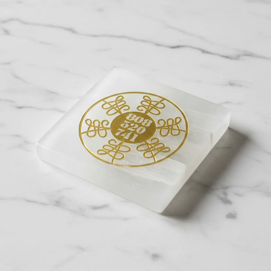 808 520 741 selenite Golden Square plate