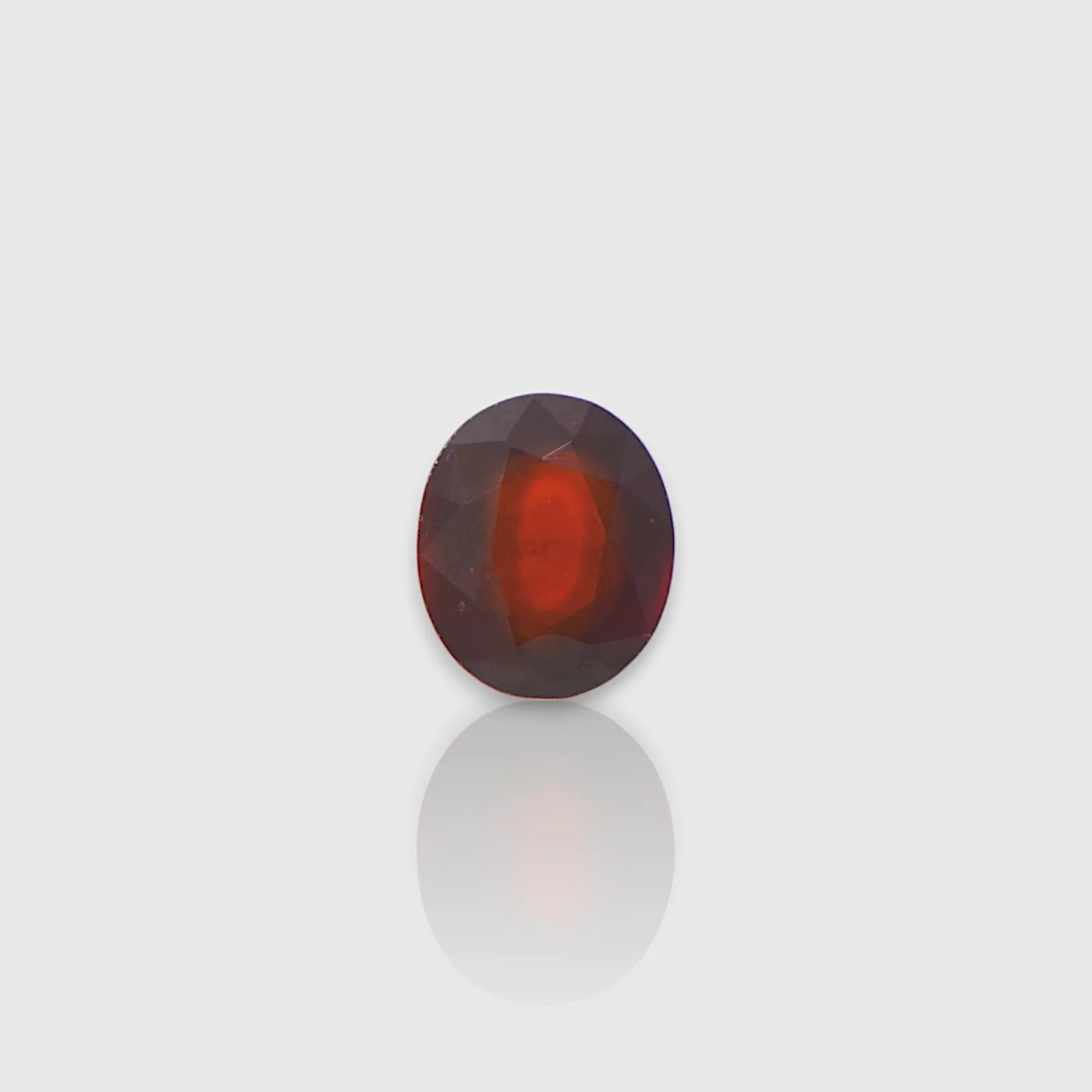 Hessonite - 9.98 Carat / AAA-Quality