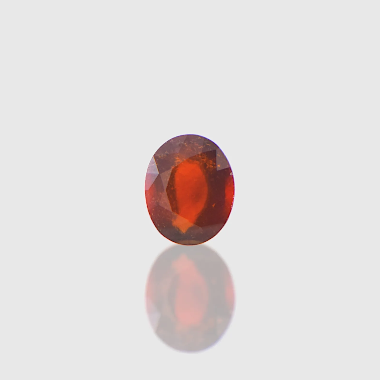Hessonite - 5.68 Carat / AAA-Quality
