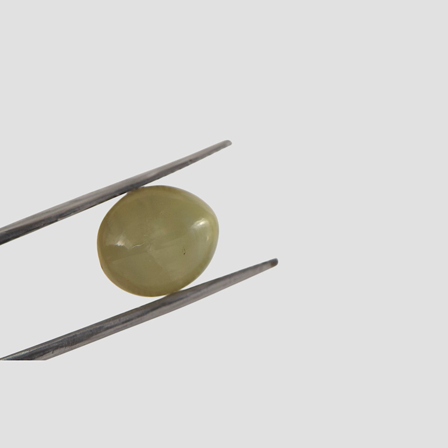 Cat's Eye - 7.56 Carat / AAA-Quality