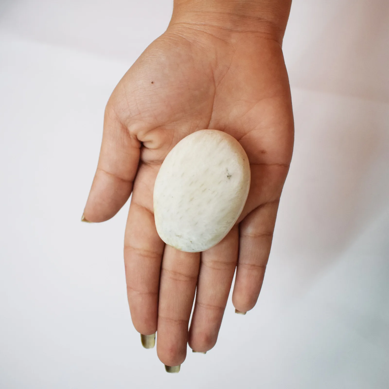 Scolecite Palm Stone